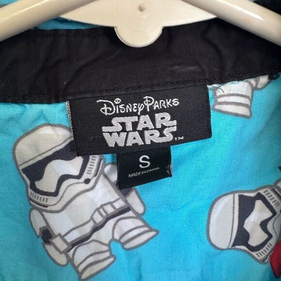 Disney Parks Star Wars Storm Trooper Button Down Cotton Shirt Men’s Sz S - Picture 3 of 4